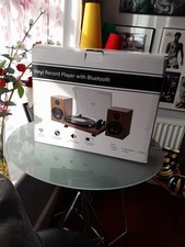 VINYL RECORD PLAYER WITH